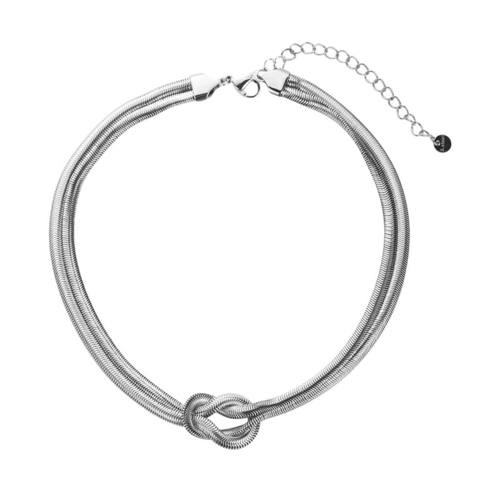 Chloe choker