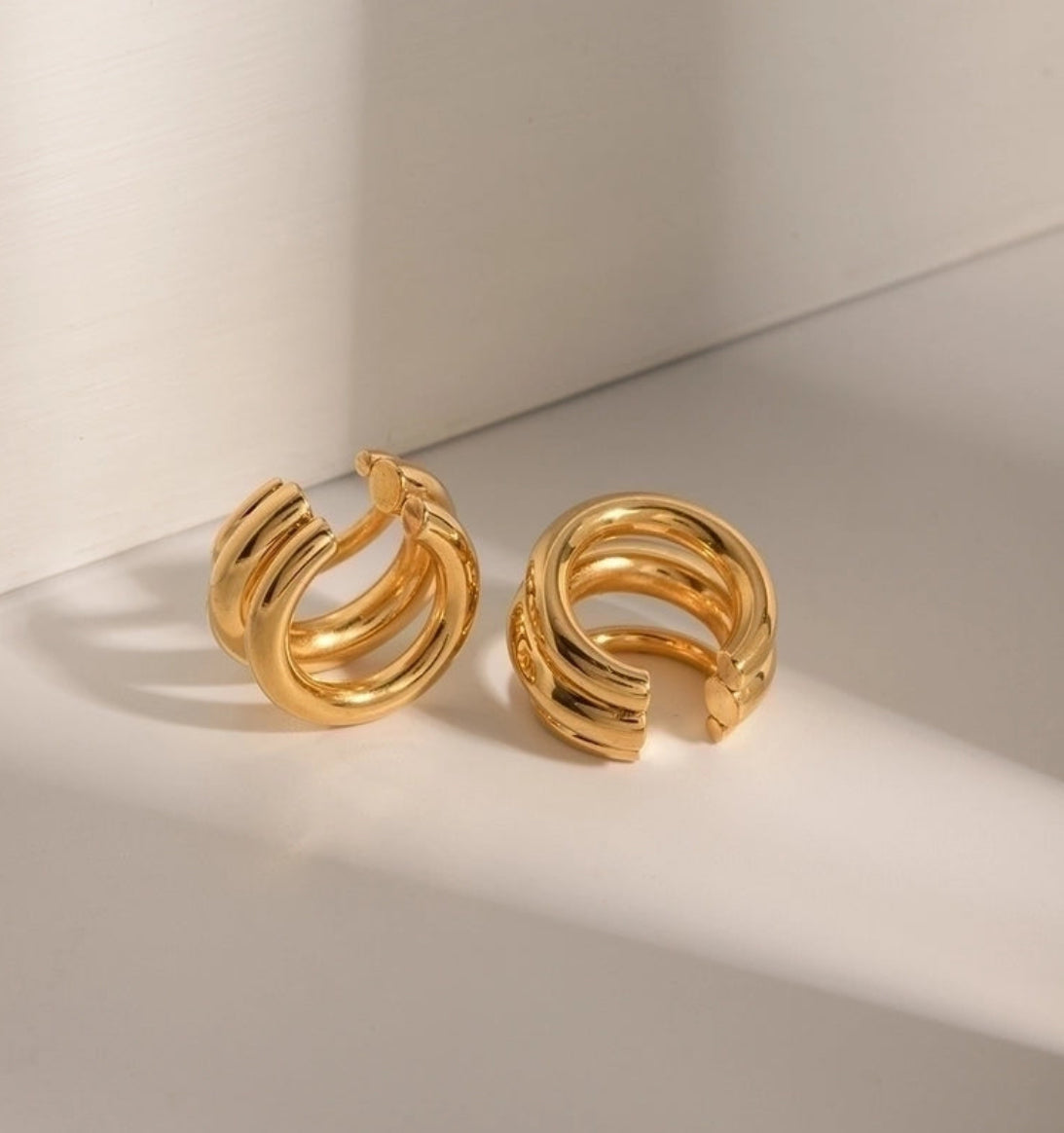 Triple single ear cuff